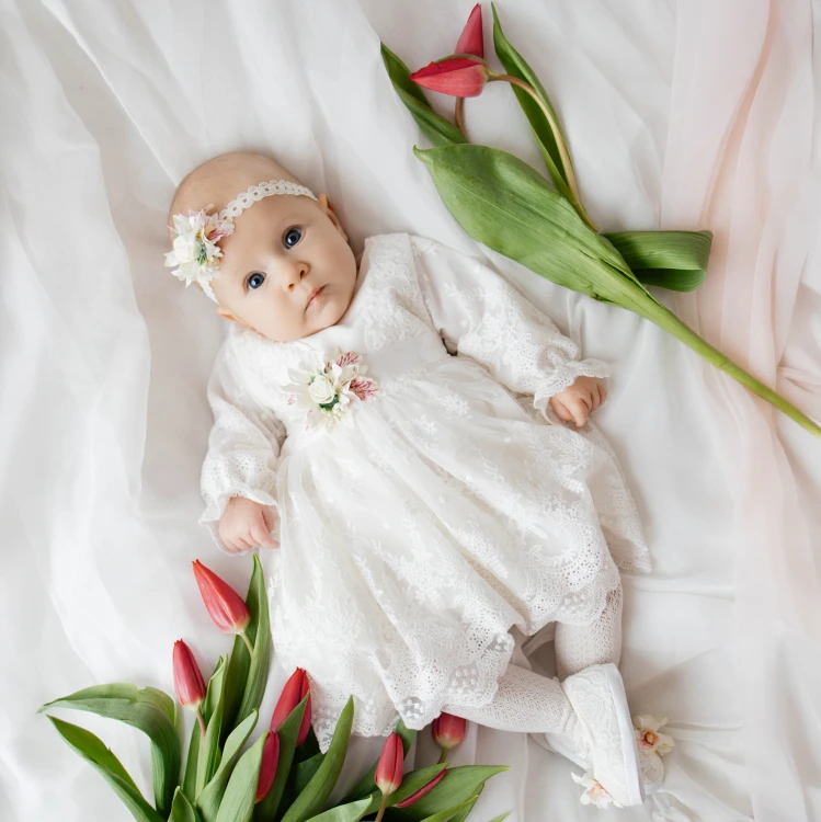 sukienka z koronki do chrztu